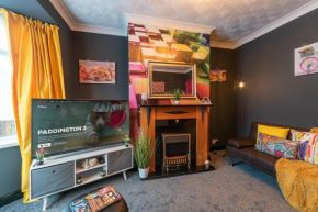 J's Home Away From Home FrEsH 2 Bedroom Garden Parking